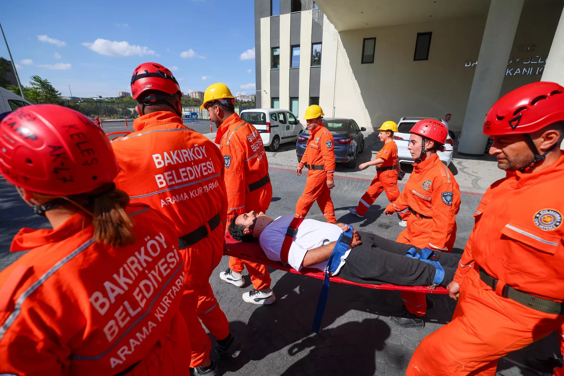 BAKIRKÖY BELEDİYESİ’NDEN EŞZAMANLI DEPREM TATBİKATI
