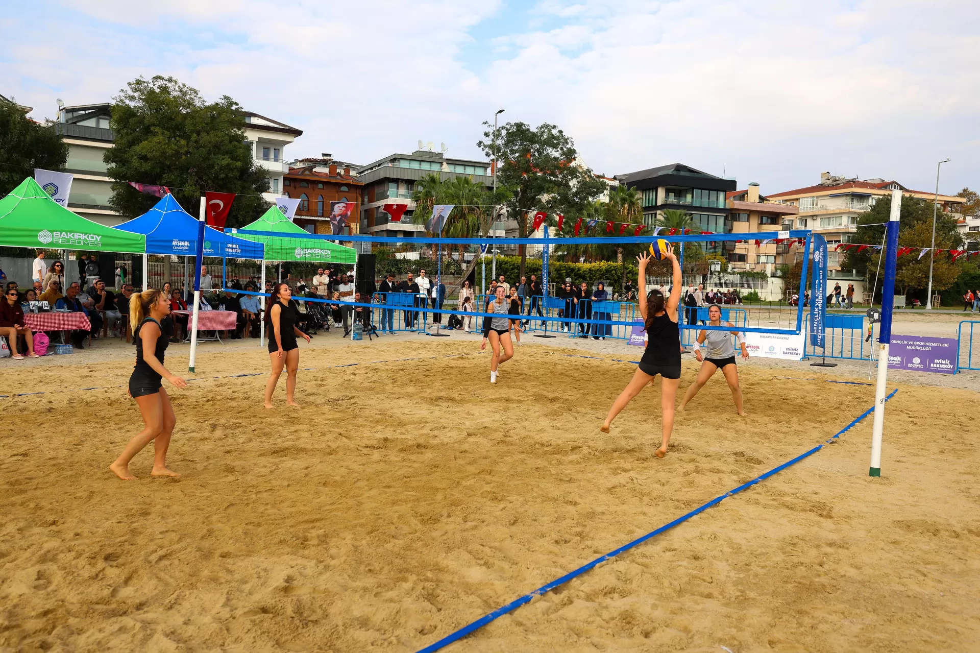 BAKIRKÖY BELEDİYESİ’NDEN ÖDÜLLÜ PLAJ VOLEYBOLU TURNUVASI