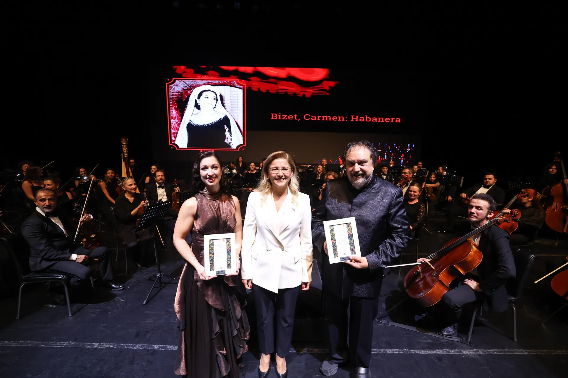 EFSANE SOPRANO LEYLA GENCER, 98. DOĞUM YIL DÖNÜMÜNDE BAKIRKÖY’DE ANILDI