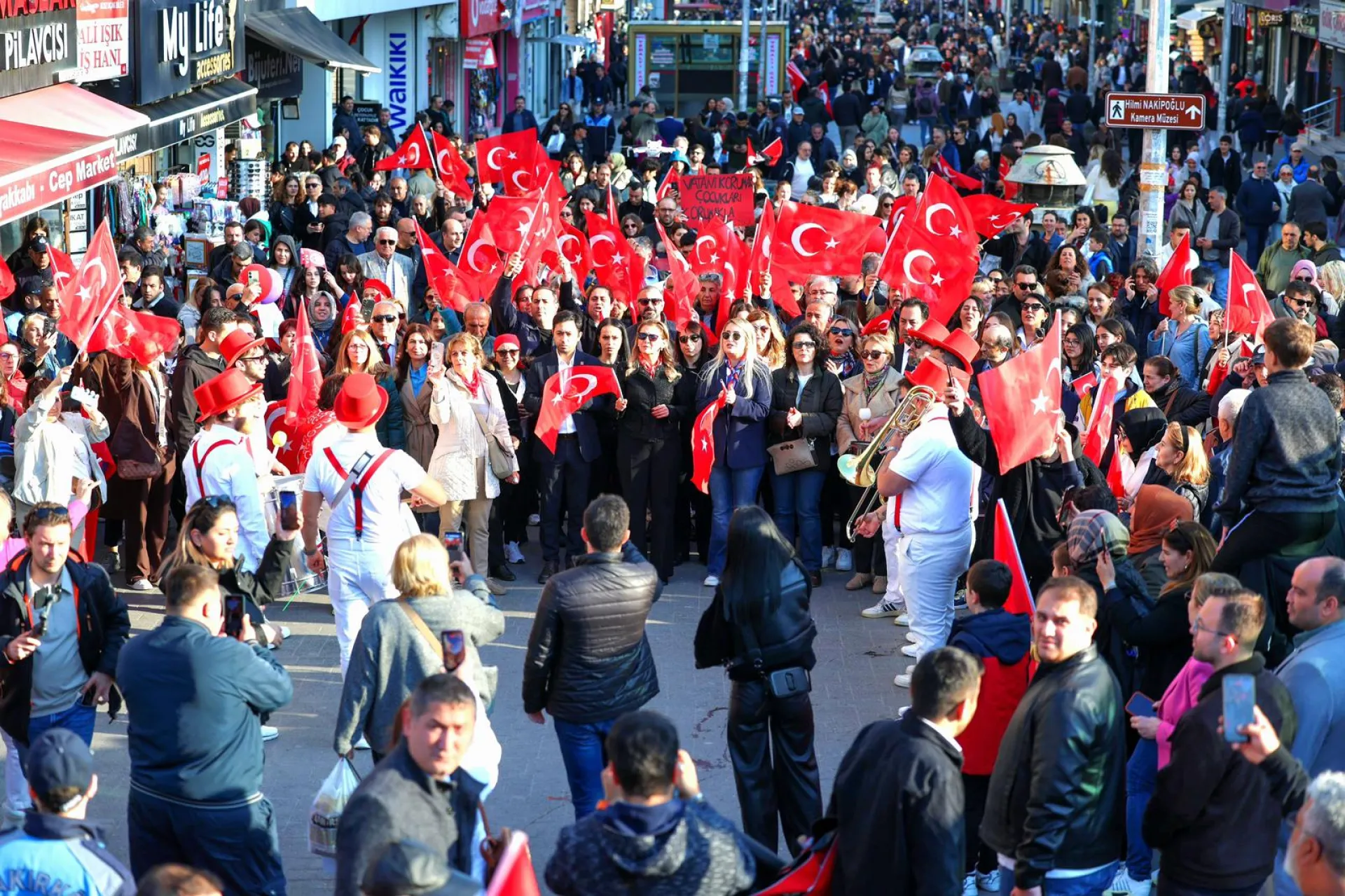 BAKIRKÖY’DE "MİLLİ EGEMENLİK YÜRÜYÜŞÜ"