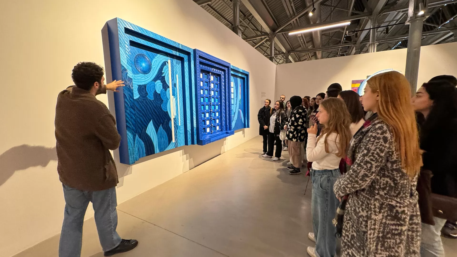 BAKIRKÖYLÜ GENÇLER ARTİSTANBUL’U GEZDİ
