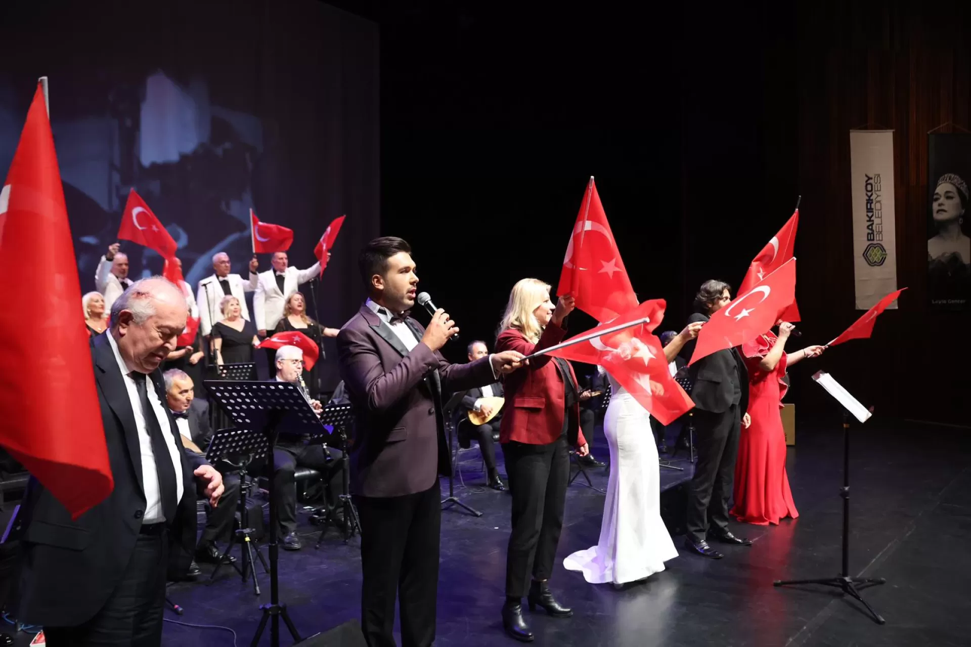 BAKIRKÖY’DE ATANIN SEVDİĞİ ŞARKILARLA ANLAMLI GECE