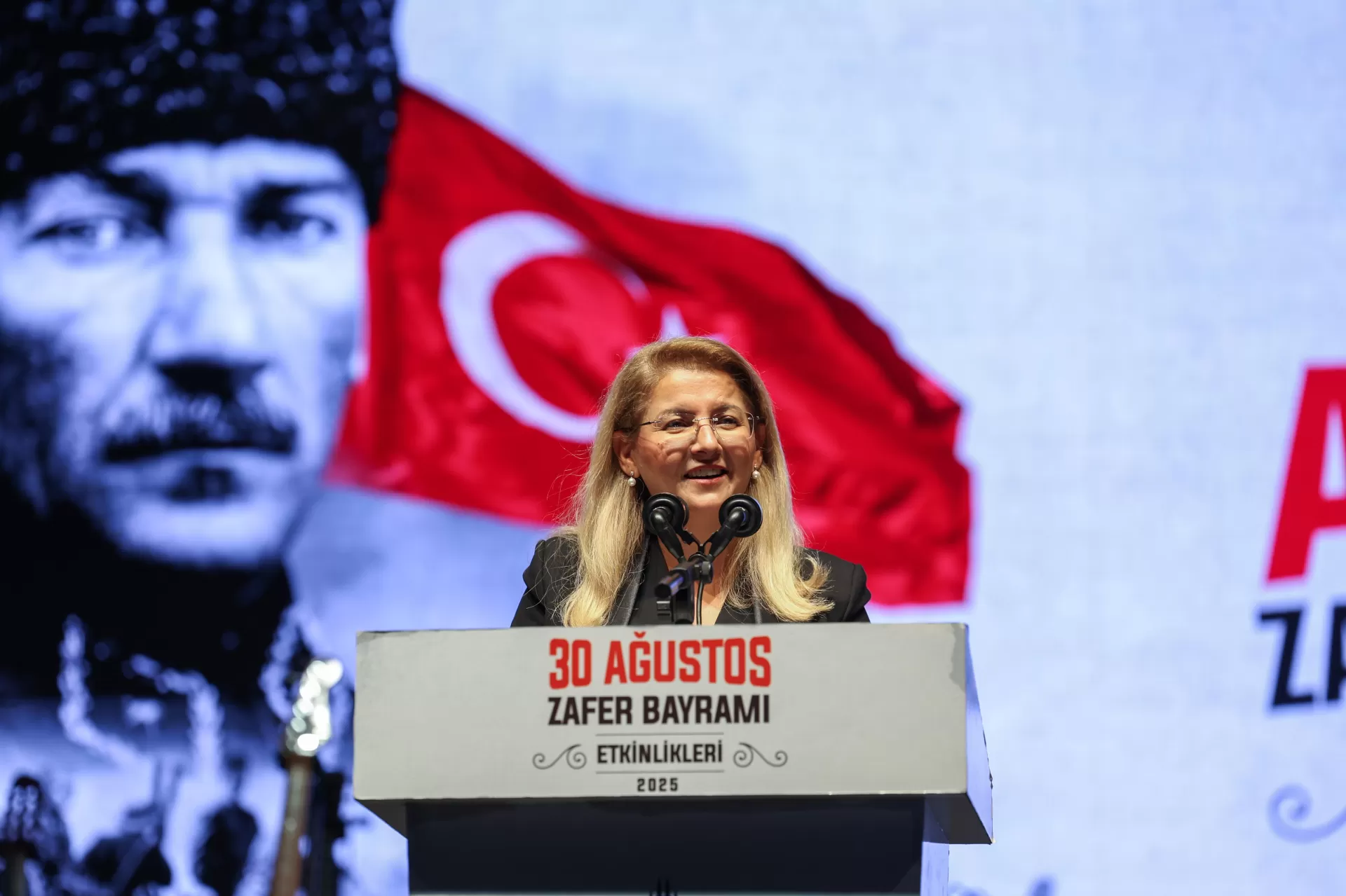 BÜYÜK ZAFER BAKIRKÖY’DE COŞKUYLA KUTLANDI