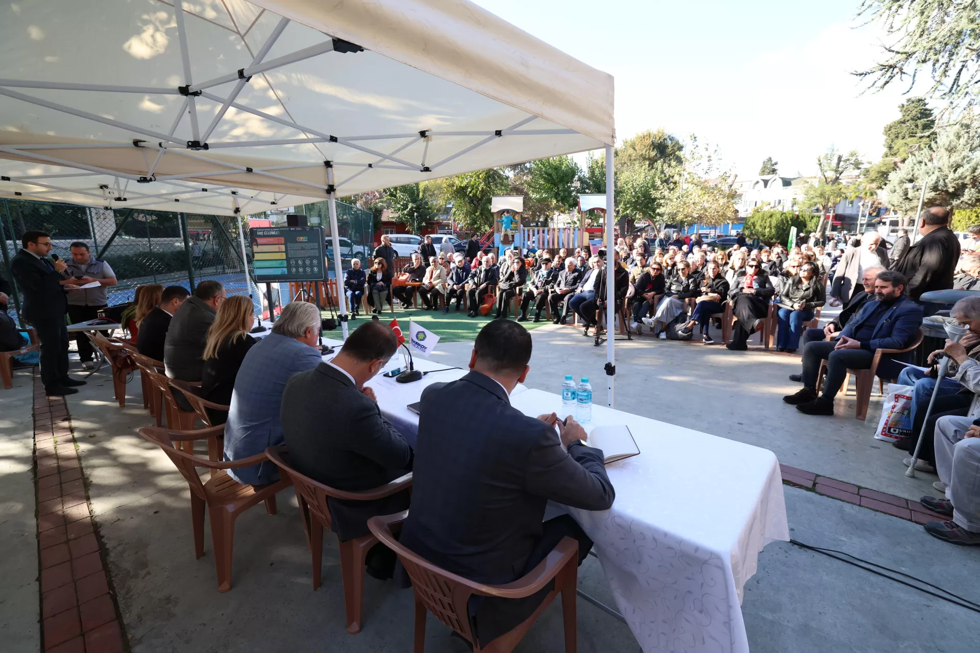 ‘EVİMİZ BAKIRKÖY MAHALLE BULUŞMALARI’ VATANDAŞLARIN SESİ OLMAYA DEVAM EDİYOR