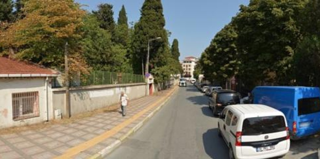 Teyyareci Hayrettin Sokak'ta Kaldırımlar Yenilendi