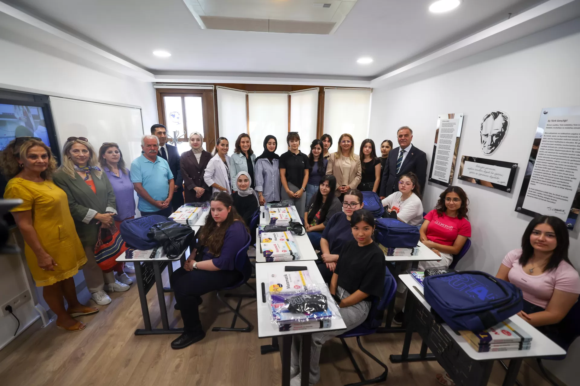 BAŞKAN OVALIOĞLU VE İBB BAŞKAN VEKİLİ ASLAN, ÖĞRENCİLERLE BULUŞTU