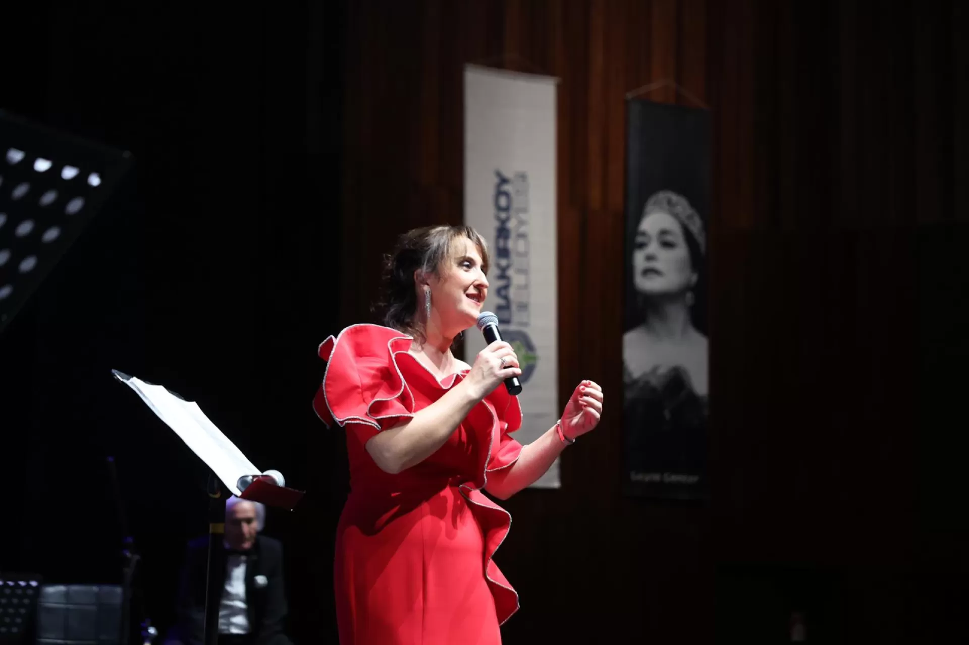 BAKIRKÖY’DE ATANIN SEVDİĞİ ŞARKILARLA ANLAMLI GECE