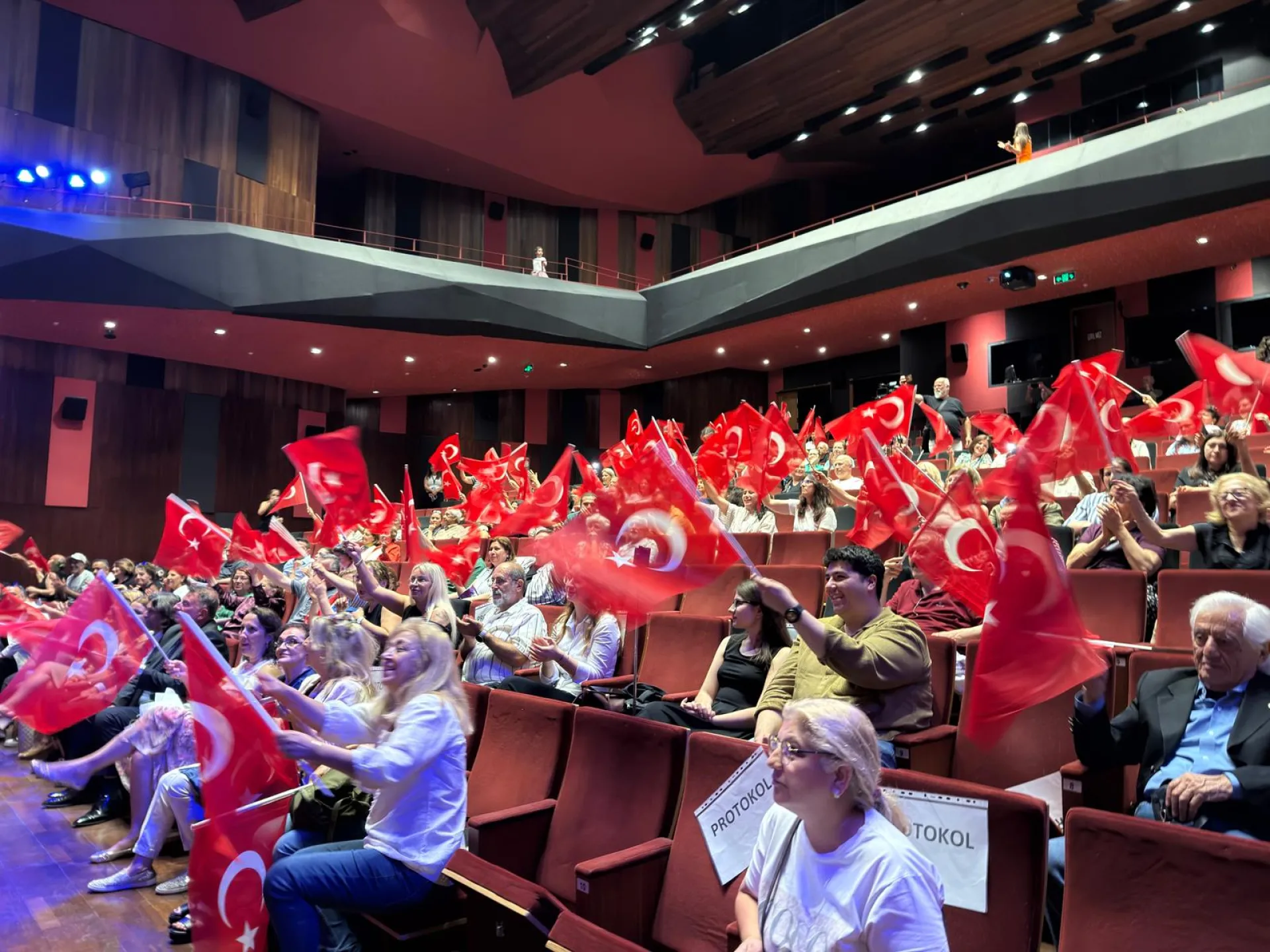 BAKIRKÖY’DE TÜRK HALK MÜZİĞİ RÜZGÂRI ESTİ