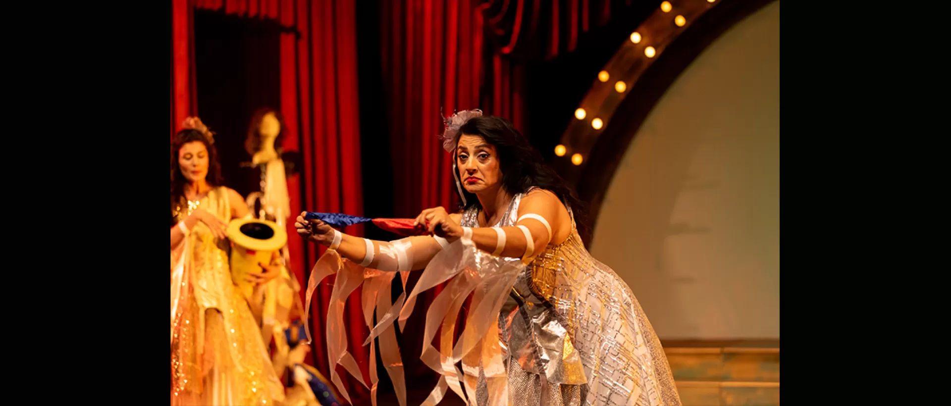 ''Tiyatronun Büyüsü'' Oyunu Bakırköy Belediye Tiyatroları Yeni Sezonda Gösterime Başladı