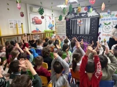 “RENGİNİ ARAYAN PORTAKAL” MİNİKLERLE BULUŞTU