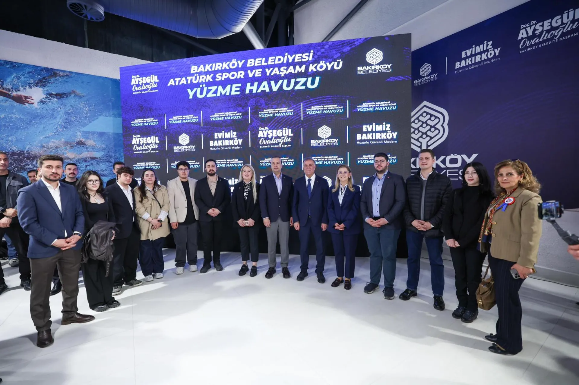 BAKIRKÖY BELEDİYESİ YÜZME HAVUZU YENİLENEN YÜZÜYLE AÇILDI