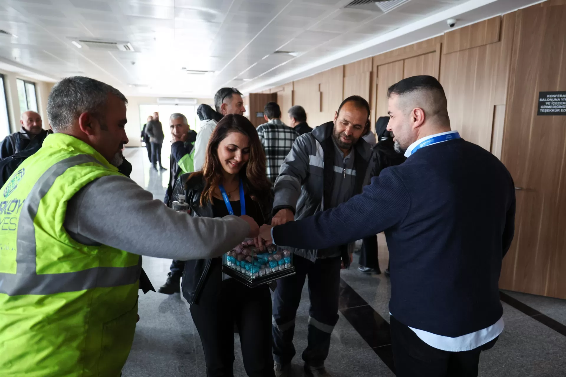 BAŞKAN OVALIOĞLU PERSONELİYLE BAYRAMLAŞTI