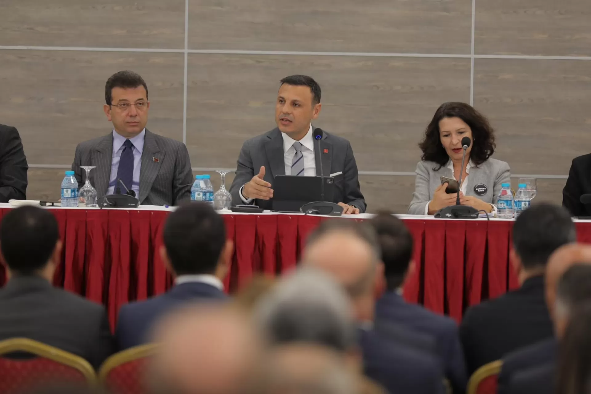 BAŞKAN OVALIOĞLU 25 BELEDİYE BAŞKANI ADINA KONUŞTU: İKTİDAR YÜRÜYÜŞÜMÜZDEN GERİ ADIM ATMAYACAĞIZ