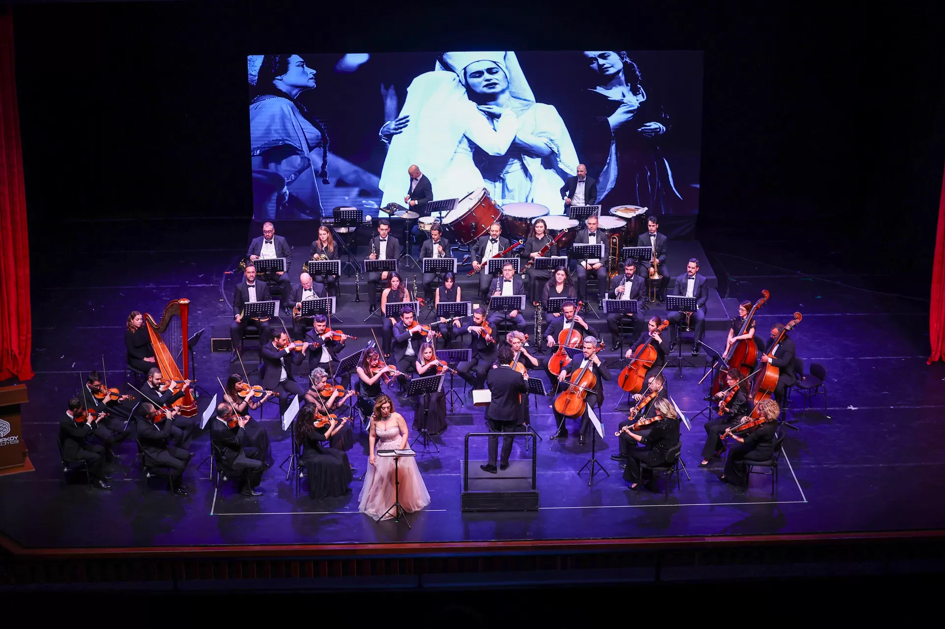 EFSANE SOPRANO LEYLA GENCER BAKIRKÖY’DE ANILDI