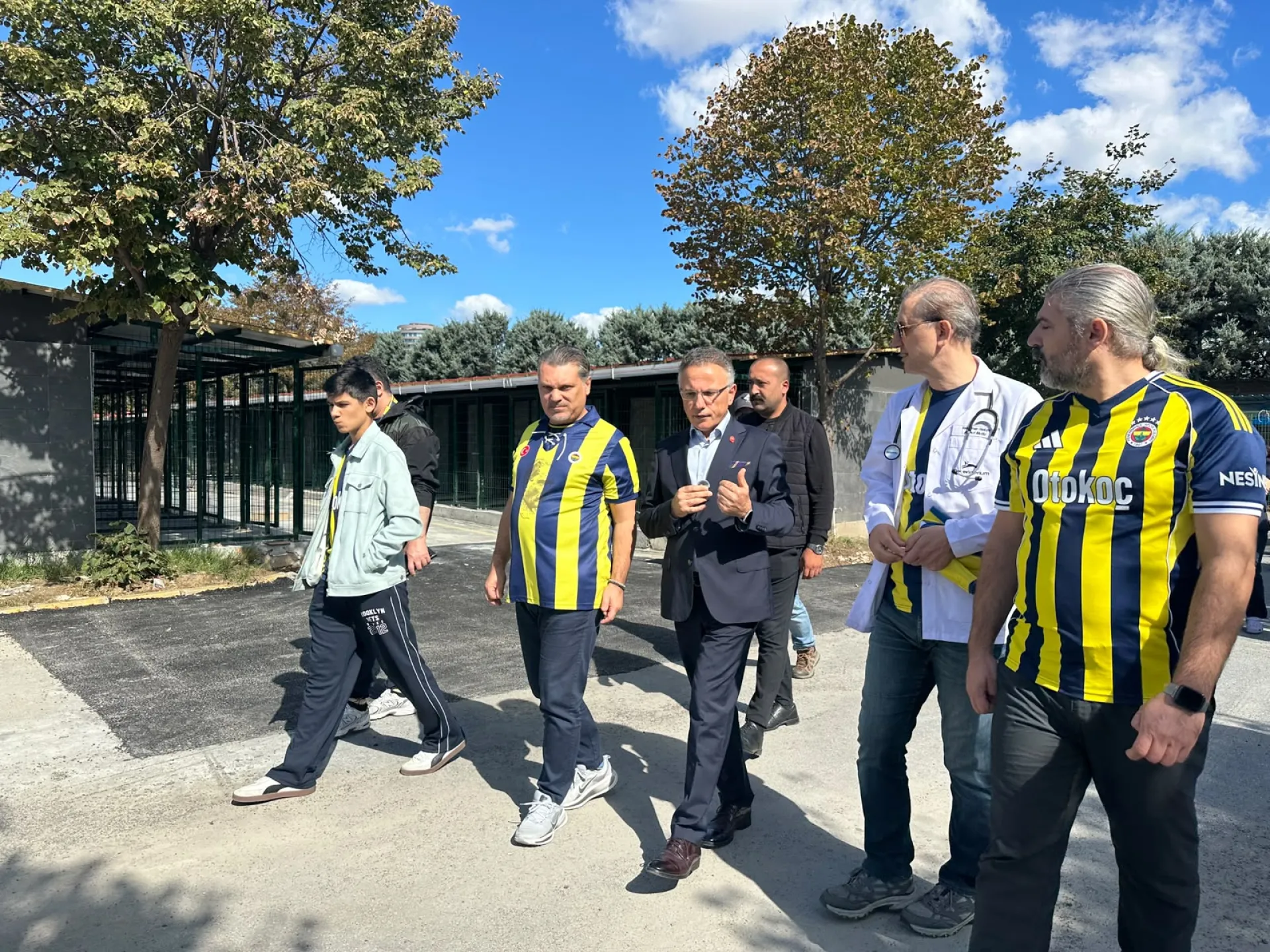 FENERBAHÇELİ VETERİNER HEKİMLER DERNEĞİ’NDEN BAKIRKÖY BELEDİYESİ’NE 1 TON MAMA DESTEĞİ