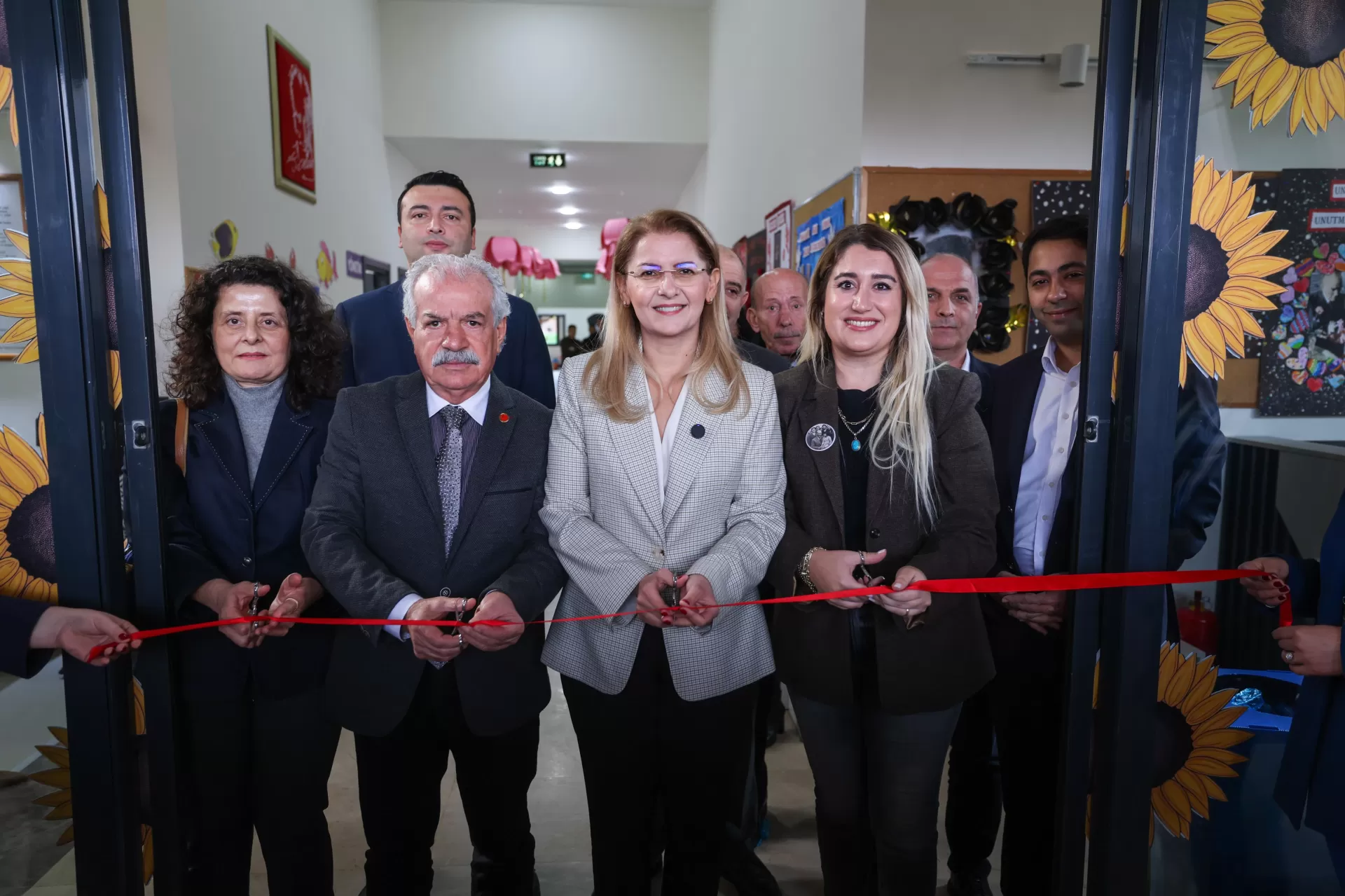 BAKIRKÖY’DE MUZAFFER İZGÜ GÜNDÜZ ÇOCUK BAKIMEVİ AÇILDI