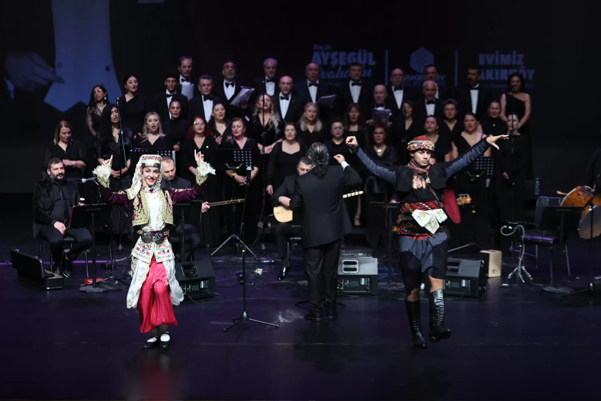 BAKIRKÖY’DE 10 KASIM SERGİSİ VE ATA’NIN EN SEVDİĞİ TÜRKÜLER KONSERİ DÜZENLENDİ