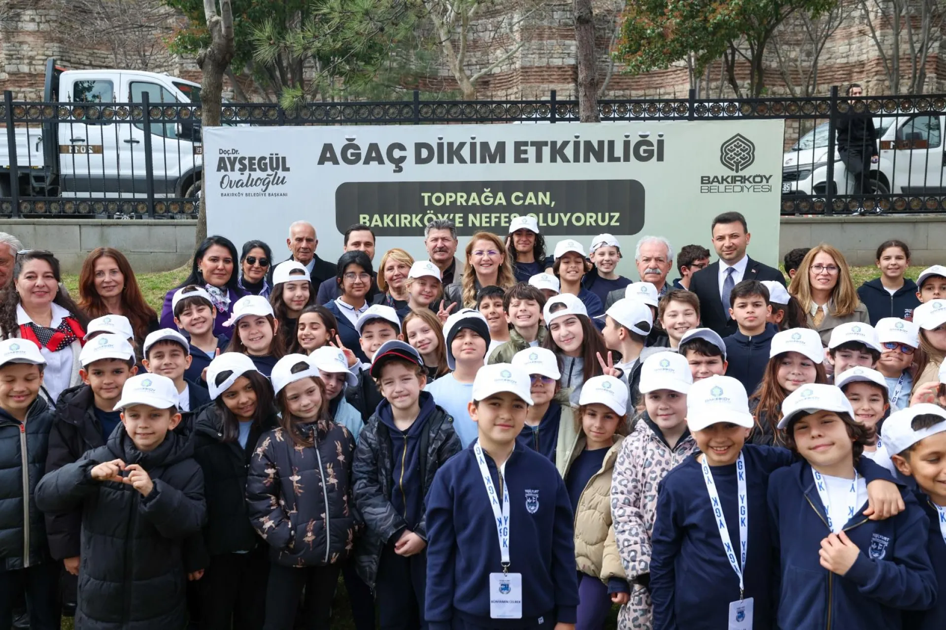 BAKIRKÖY’DE MİNİK ELLER TOPRAĞA CAN VERDİ