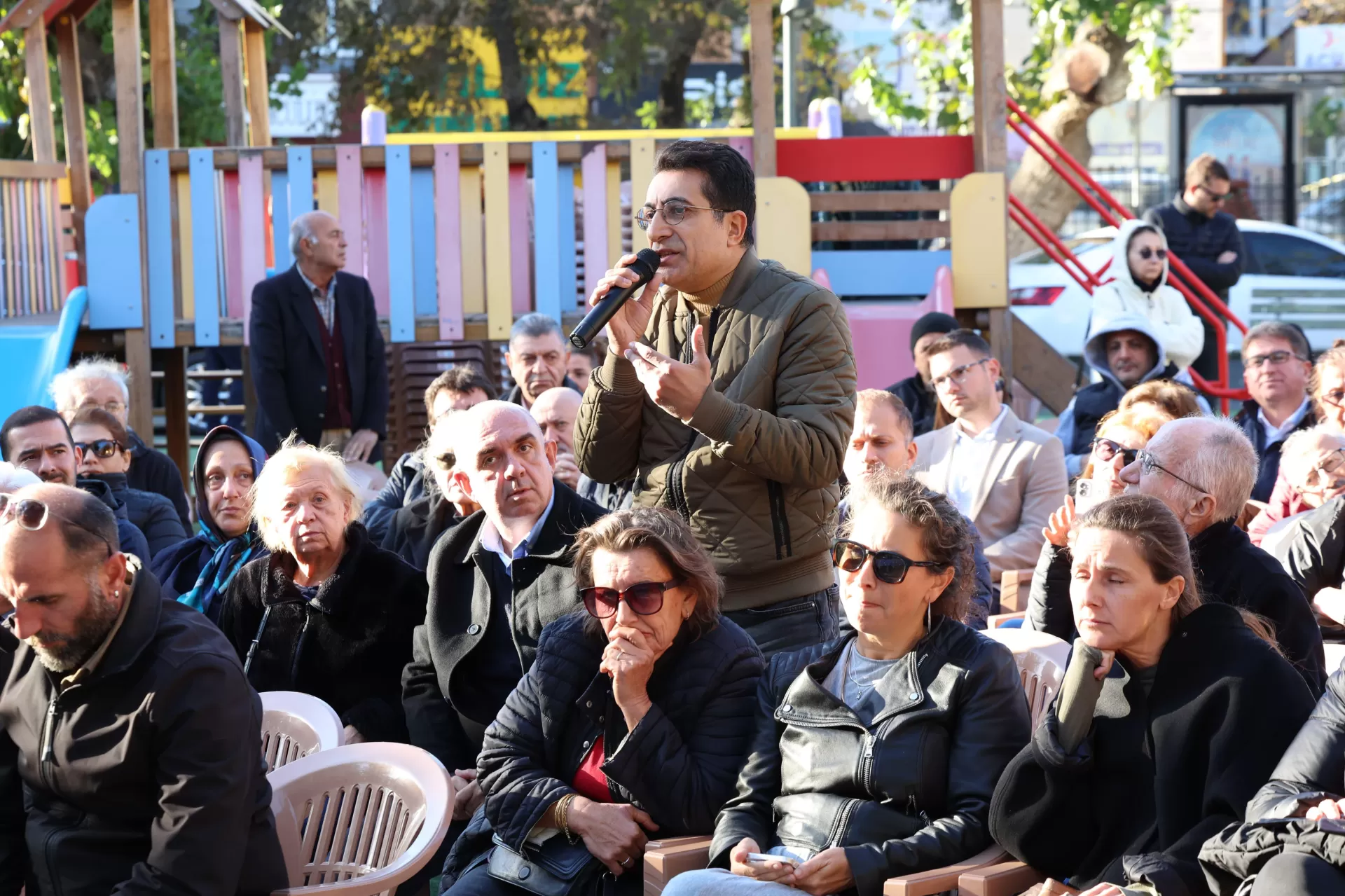 ‘EVİMİZ BAKIRKÖY MAHALLE BULUŞMALARI’ VATANDAŞLARIN SESİ OLMAYA DEVAM EDİYOR
