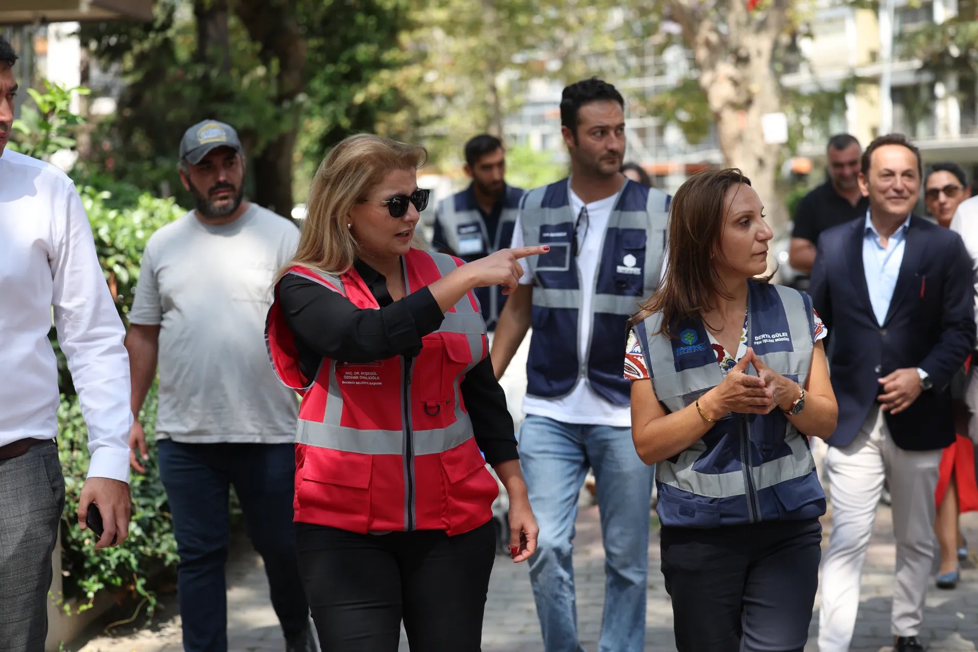 BAKIRKÖY'ÜN YOLLARI YENİLENİYOR, ALTYAPISI GÜÇLENİYOR